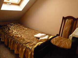 Отели типа «постель и завтрак» Karczma Góralska Вишнице Четырехместный номер с ванной комнатой-1